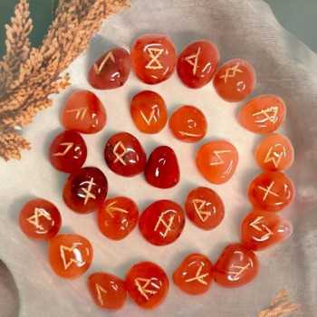 Runes de Cornaline - Runes divinatoires - Runes futhark - Art divinatoire - Outil de divination - La Malle Aux Sorcières