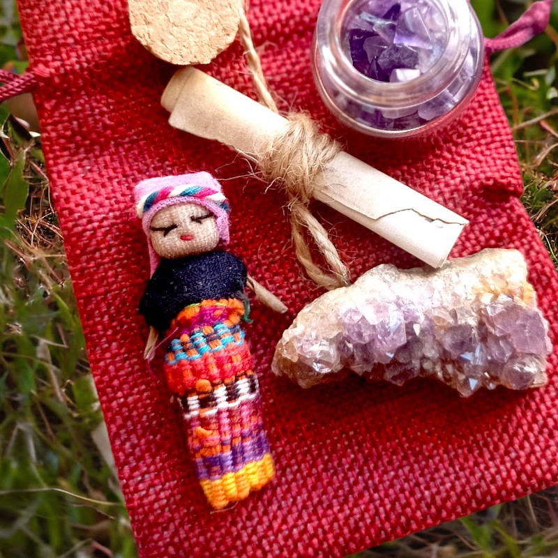 Coffret magique avec poupée, fiole et cristaux