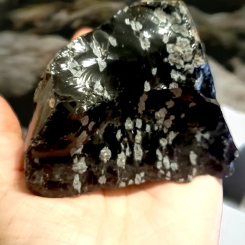 Obsidienne Nevada ou Flocon de neige - Lithothérapie en ligne - Vertus spirituelles de l'obsidienne flocon de neige
