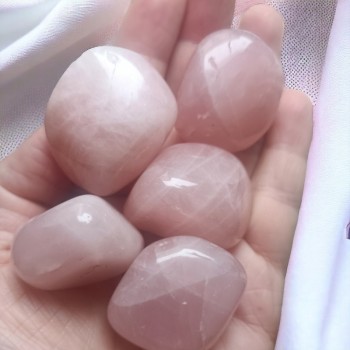 Quartz rose - Pierre roulée - Lithothérapie - La Malle Aux Sorcières - vertus du Quartz Rose 2