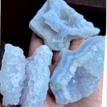 Calcédoine bleue brute 5 à 6 cm – pierre de communication et de douceur 2