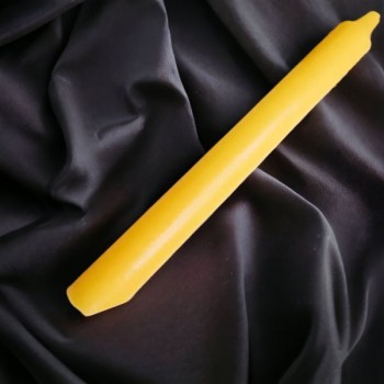 Bougie de rituel teintée dans la masse jaune