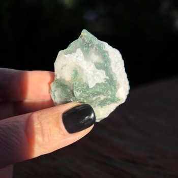 Détail des inclusions vertes d’agate mousse – Pierre de nature 2