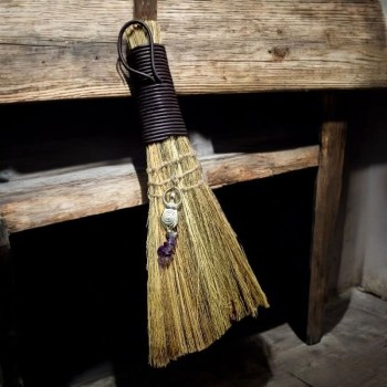 Balai de sorcière - Objet de rituel - boutique ésotérique en ligne - La Malle aux Sorcières