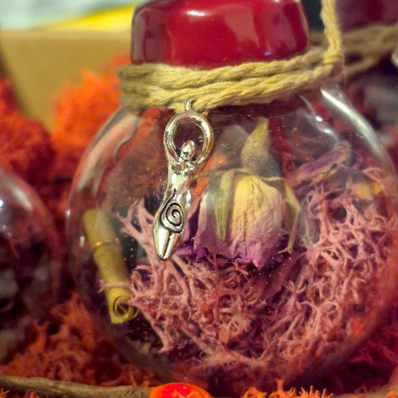 Witchball de Sel Rouge - Amour et protection de la vie | Boutique ésotérique | La Malle Aux Sorcières