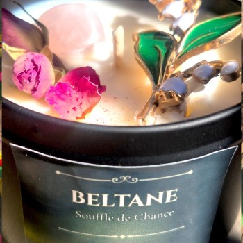 bougie beltane artisanale muguet quartz rose 2