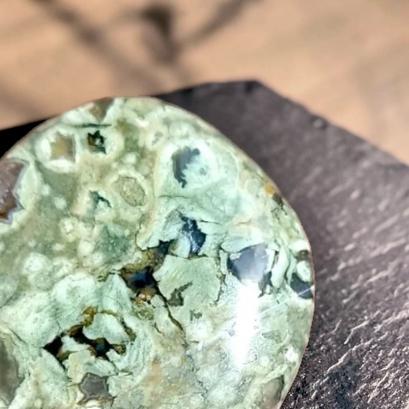 Méditation avec le quartz rose – La Malle aux Sorcières
